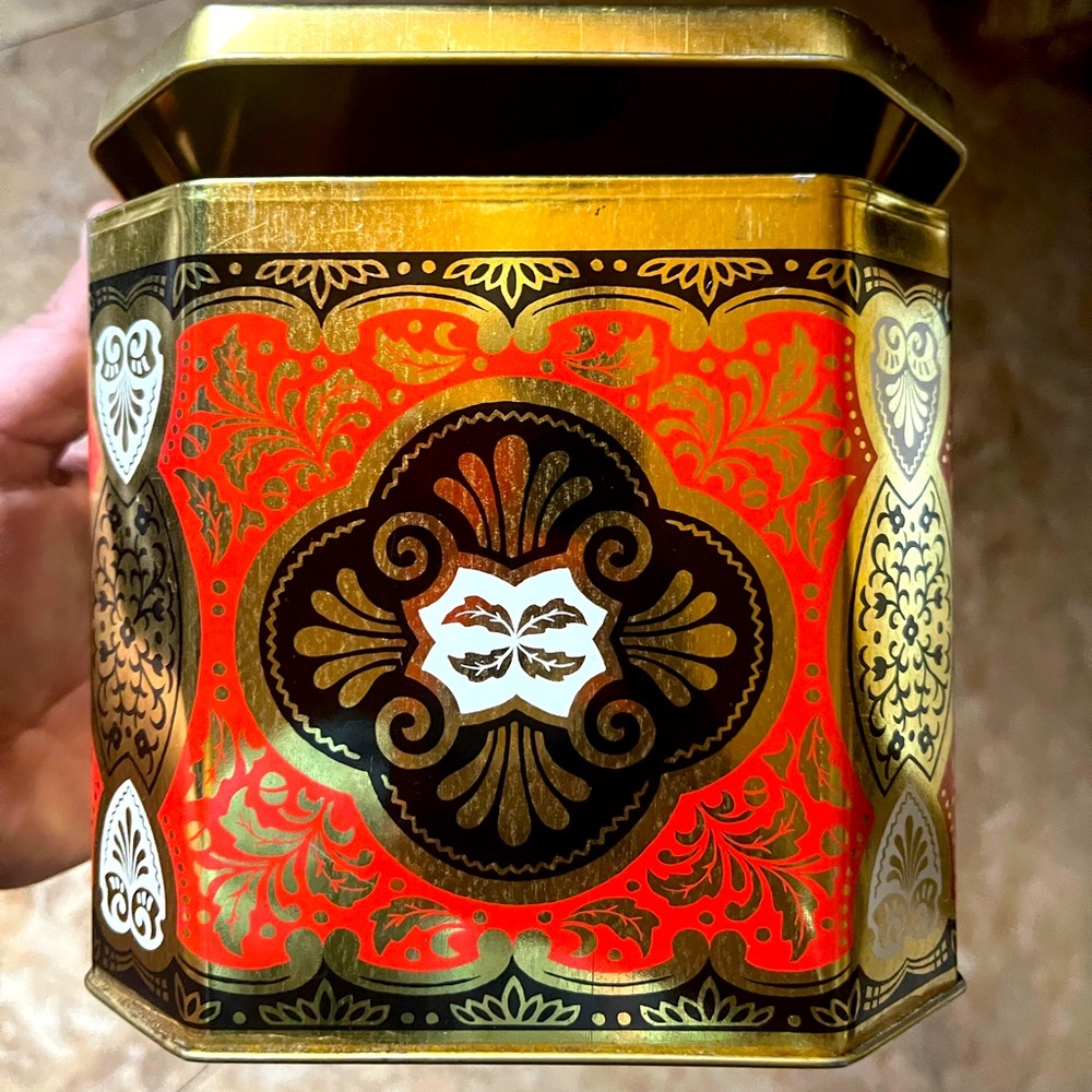 Vintage but like new! Metal storage tin box hinged lidded  5” tall and 5.5” long